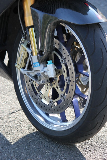 Motorrad Felge vor der Verchromung